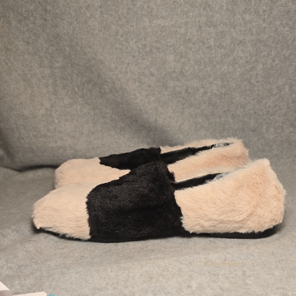 Viviennehu Shoes - VHNY Elegant Women's Faux Fur Slippers - Black and Cream Color Block 39 US 9
